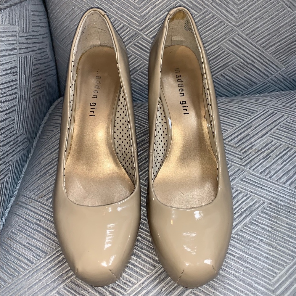 Madden Girl Getta Nude Round Toe Platform Heels